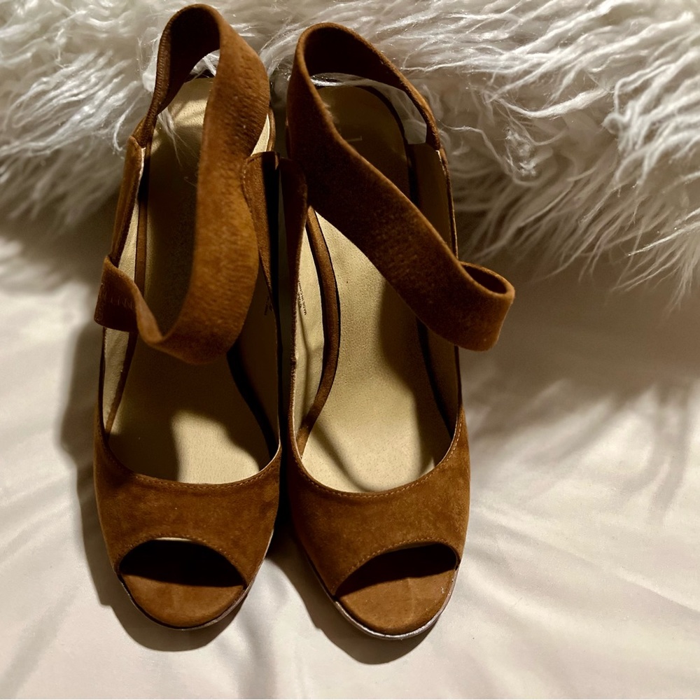 Cognac, suede heels with 4” wooden heel - Picture 6 of 9